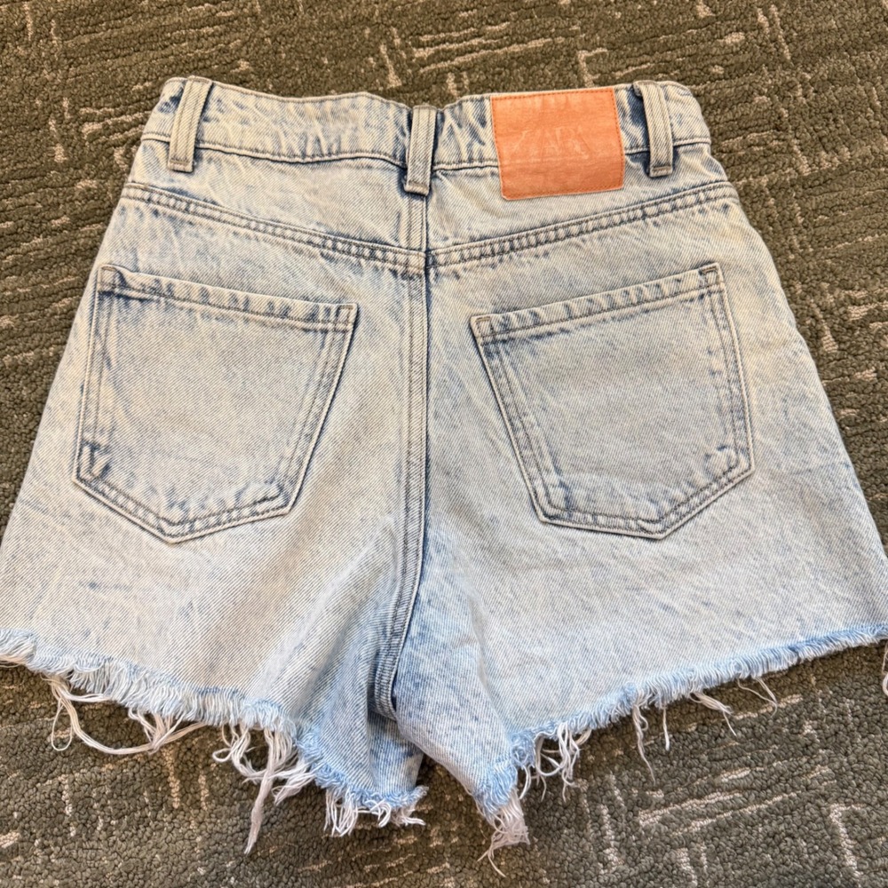 Zara Womens High Rise Acid Wash Denim Cutoff Shorts Light Blue Size 2 Button Fly - Picture 4 of 4